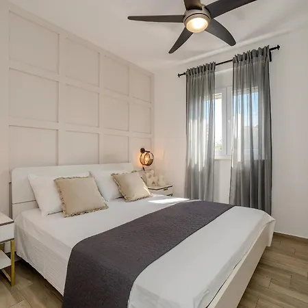 Luxury Polo Apartment