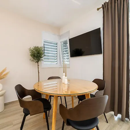 Luxury Polo Apartment